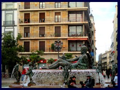 Plaza de la Virgen 06 - Turia Fountain